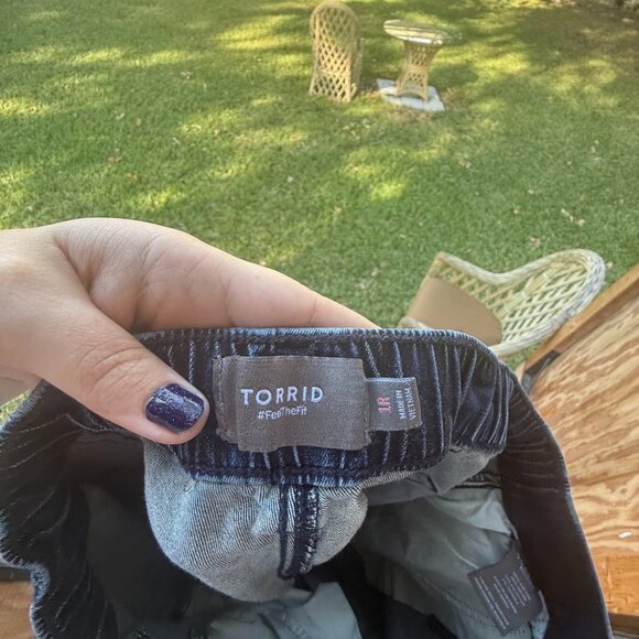 Torrid Jeans- Never worn (1R) - Picture 3 of 4
